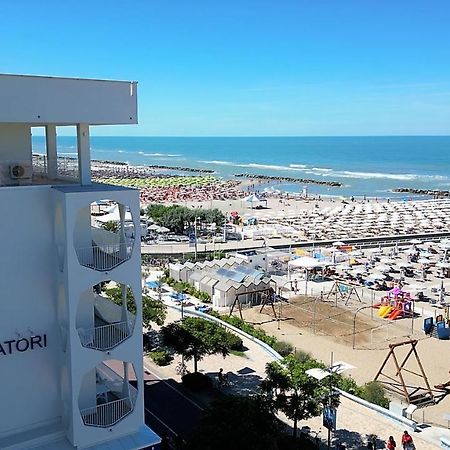 Ambasciatori Hotel - Beach Front -Breakfast Xxl & Brunch Until 12 30Pm Misano Adriatico Exterior photo