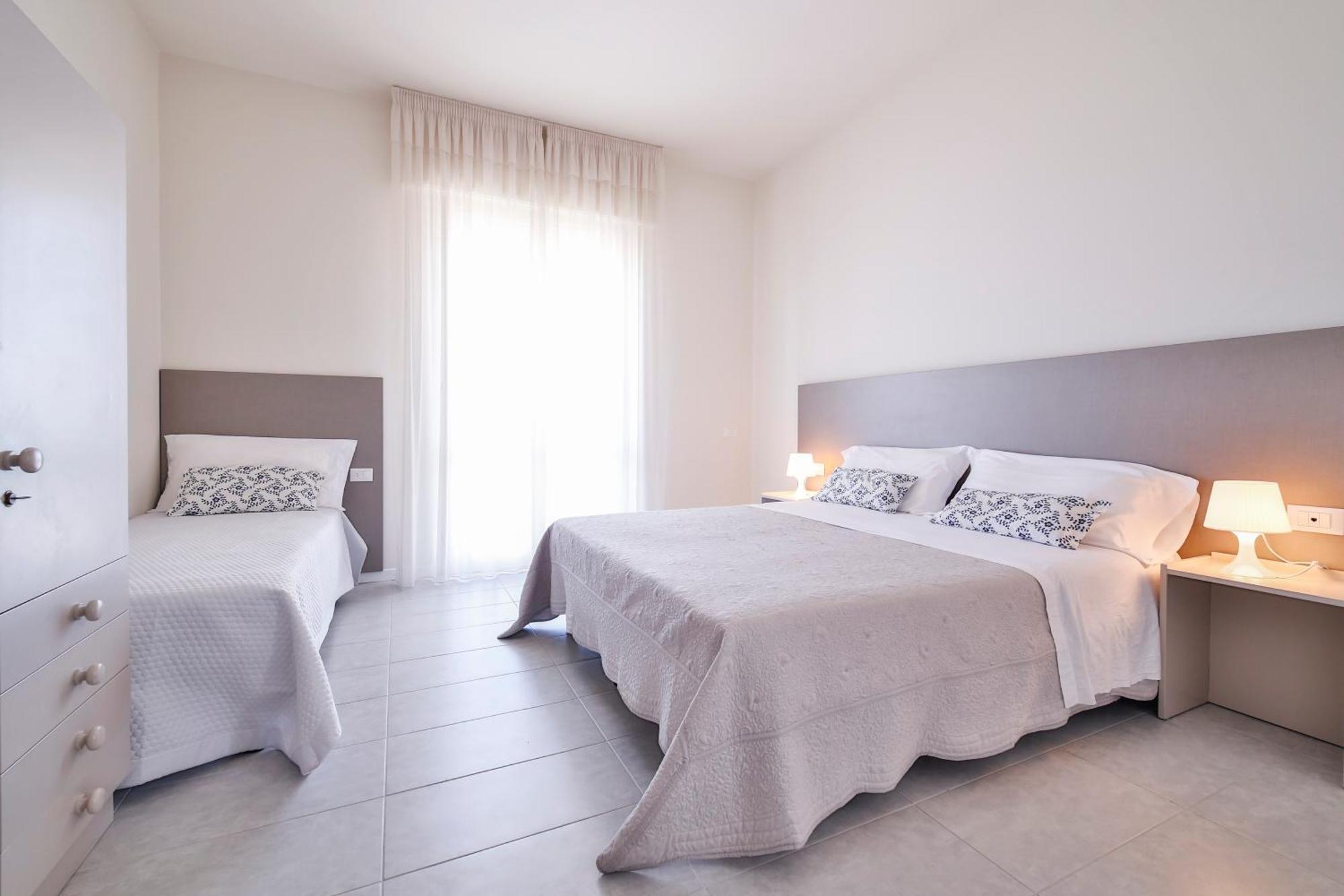 Ambasciatori Hotel - Beach Front -Breakfast Xxl & Brunch Until 12 30Pm Misano Adriatico Exterior photo